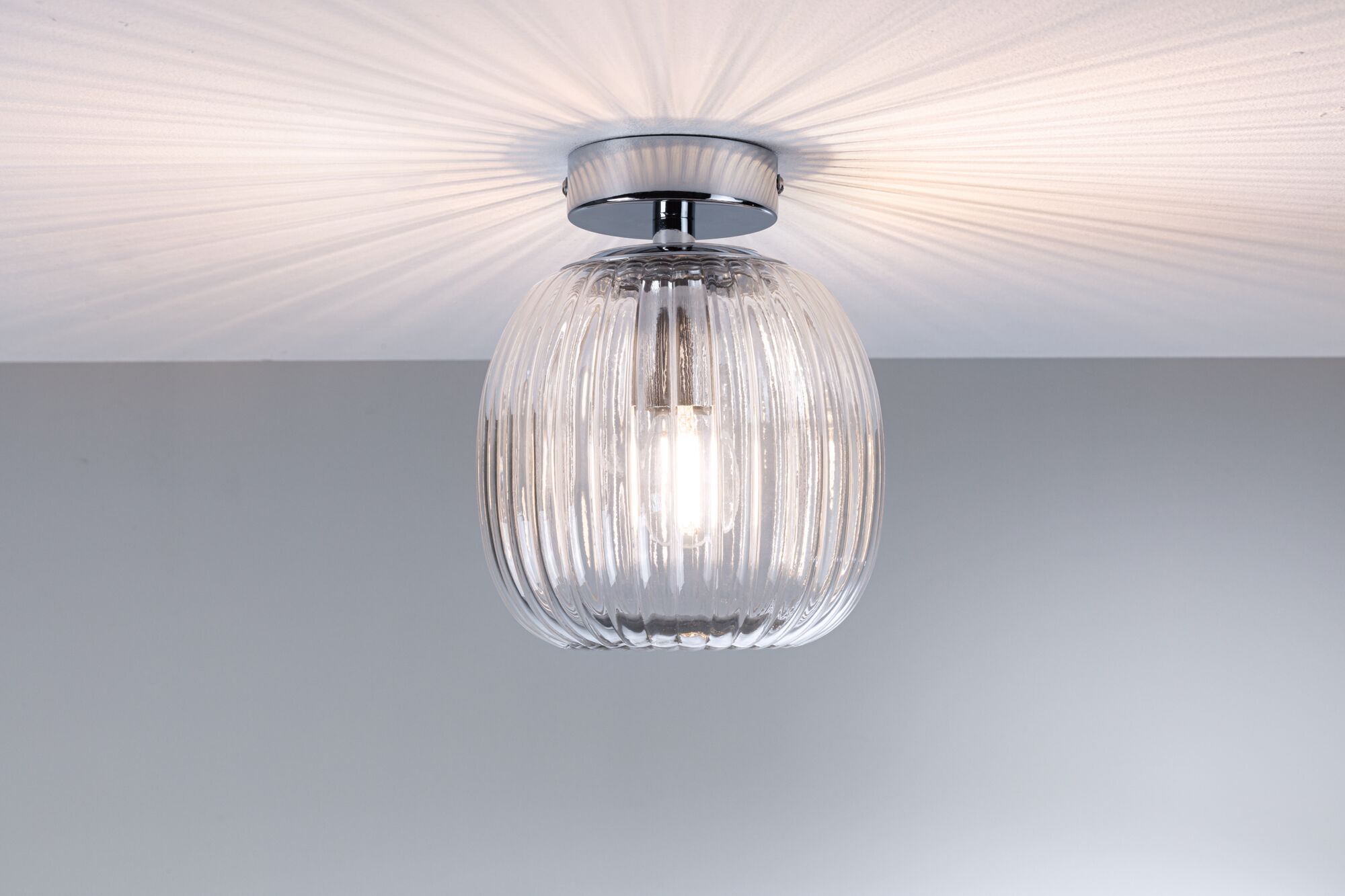Plafonnier en verre transparent cannelé avec support chromé, luminaire intérieur moderne
