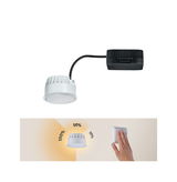 Witte LED-dimmer met zwarte kabel en regelkast, toont lichtniveaus 10%, 50%, 100% en hand op schakelaar.