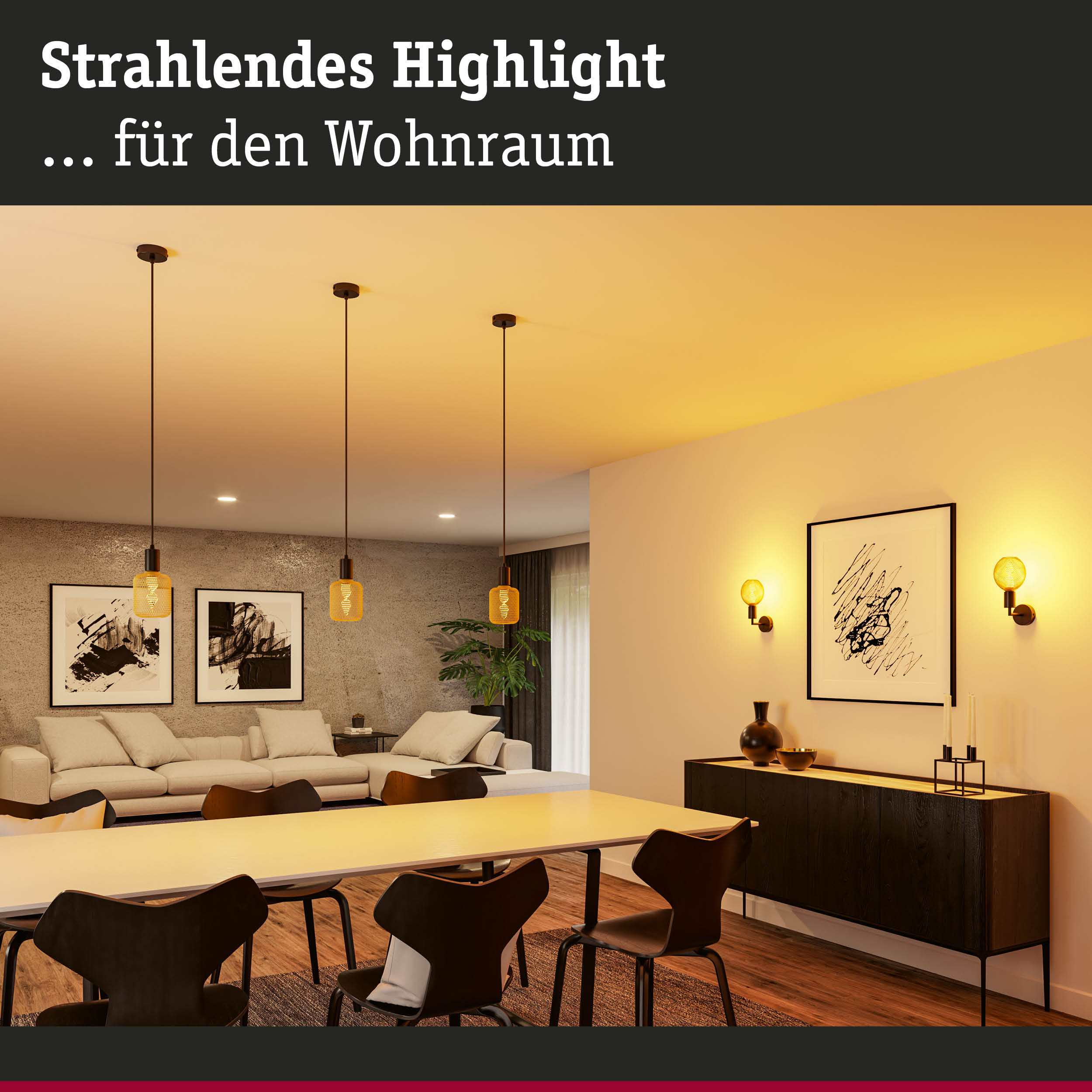 Wohnzimmer mit modernen Pendelleuchten und Wandlampen in warmem Gelblicht für gemütliche Beleuchtung