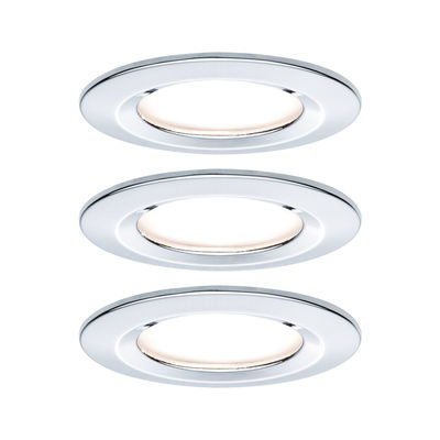 Trois spots encastrés ronds en chrome avec lumière LED blanc chaud pour éclairage intérieur moderne
