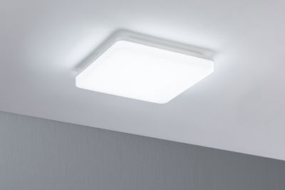 Plafonnier LED carré blanc avec diffuseur mat pour un éclairage moderne