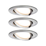 Trois spots encastrés ronds en acier inoxydable brossé avec lumière LED blanc chaud pour intérieur.