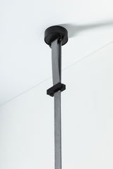 Fixation de plafond noire avec câble textile gris pour suspensions LED modernes au design minimaliste