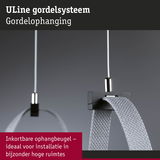 Verstelbaar gordelsysteem met grijze textielband en metalen kabel, ideaal voor hoge ruimtes.