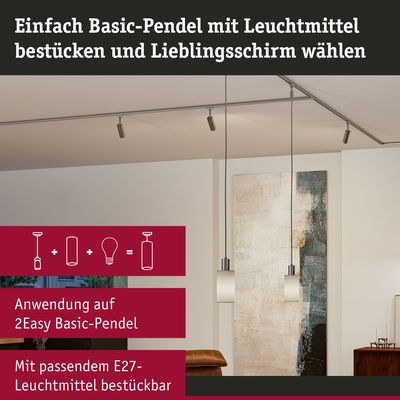 Zwei hängende Basic-Pendelleuchten mit weißem Glas und E27-Leuchtmittel in modernem Wohnzimmer