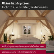 Modern slaapkamer met houten balken en ULine bandsysteem verlichting voor aanpasbare lichtscenario's