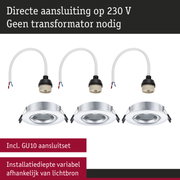 Drie witte GU10 aansluitingen met zwarte kabel en zilveren inbouwspots voor 230V stroomvoorziening