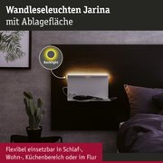 Weiße Wandleuchte Jarina mit Ablagefläche und warmem LED-Backlight für Schlafzimmer und Flur
