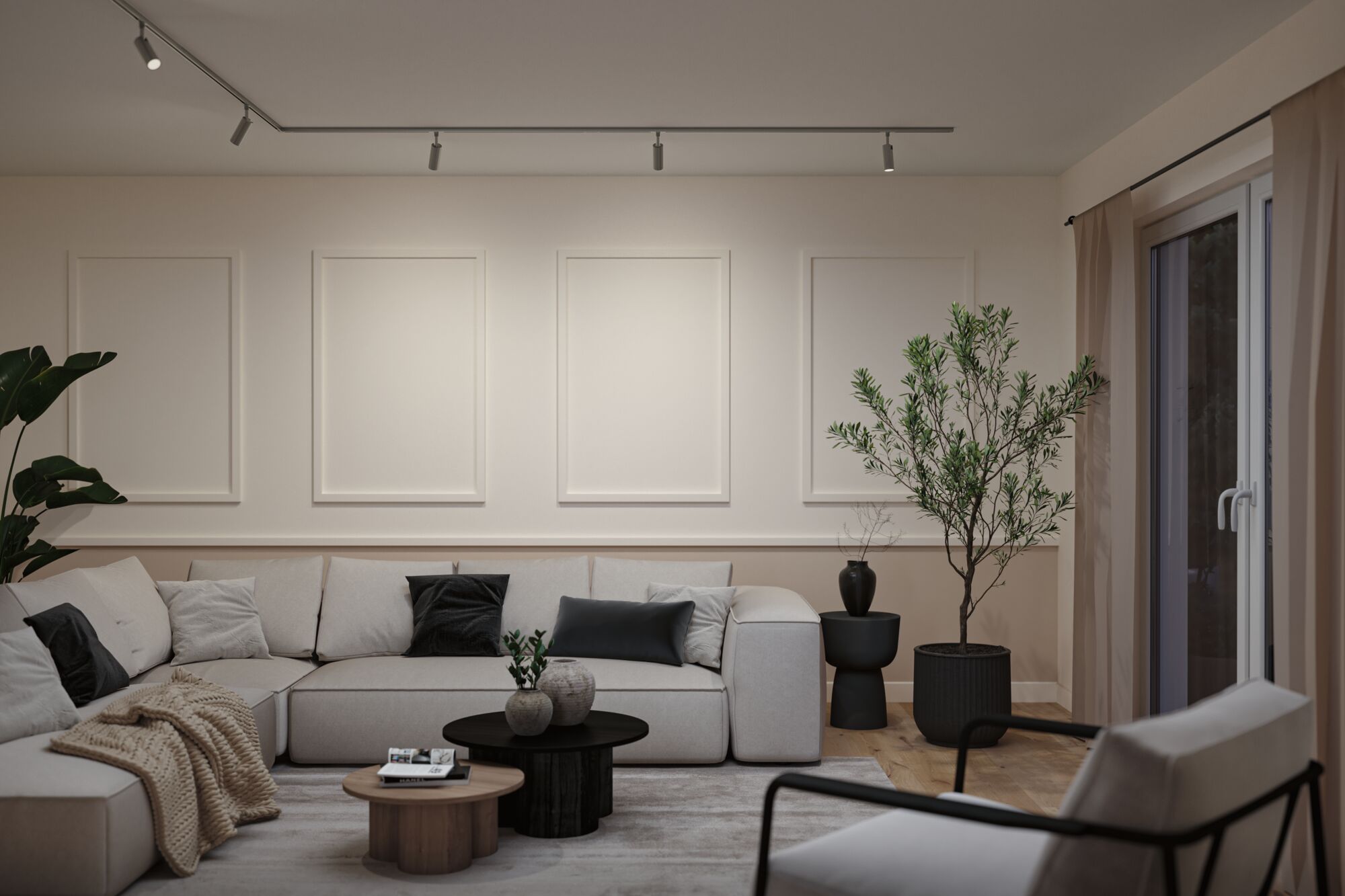 Moderne woonkamer met beige hoekbank, zwarte en grijze kussens, houten en zwarte salontafels, planten en plafondspots