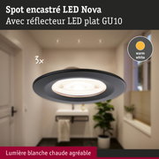 Spot encastré LED Nova noir avec réflecteur plat GU10 et lumière blanc chaud pour intérieur