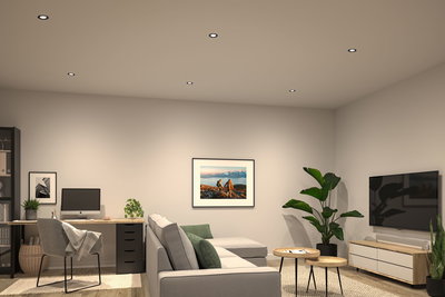 Seks runde LED-indbygningsspots i hvidt loft oplyser moderne stue med grå sofa og træmøbler.