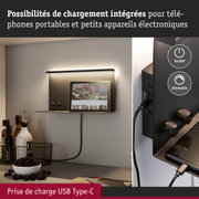 Étagère murale noire avec charge USB Type-C intégrée et éclairage LED dimmable dans une cuisine moderne