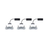 Trois spots encastrés carrés en aluminium brossé avec modules LED et câbles noirs pour éclairage moderne