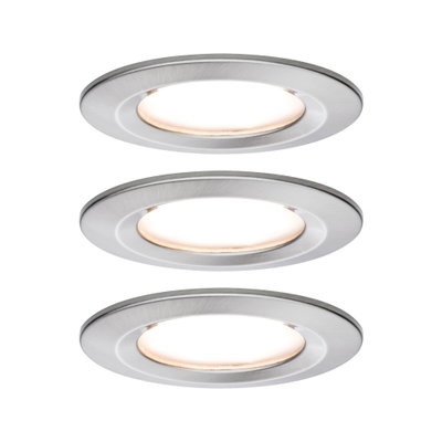 Drie ronde LED-inbouwspots van geborsteld aluminium in zilver voor moderne binnenverlichting