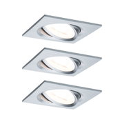 Drei quadratische Einbaustrahler aus gebürstetem Aluminium mit warmweißem LED-Licht für moderne Raumbeleuchtung.
