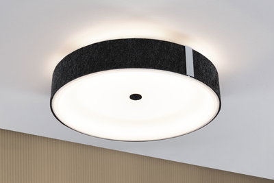 Plafonnier rond avec bord en feutre noir et diffuseur blanc pour un éclairage moderne