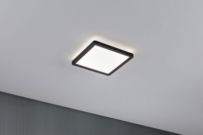 Plafonnier LED carré moderne avec cadre noir et lumière blanc chaud pour espaces de vie