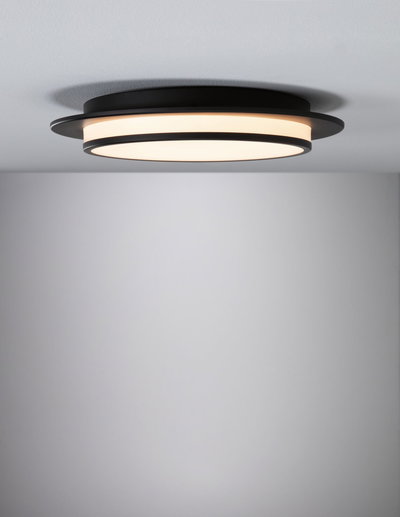 Rund loftlampe i sort metal med varmt hvidt LED-lys til moderne boligbelysning