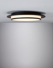 Runde Deckenleuchte aus schwarzem Metall mit warmweißem LED-Licht für moderne Wohnräume