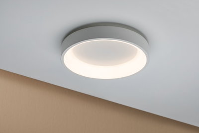 Ronde witte metalen LED-plafondlamp met warm wit licht voor moderne woonruimtes