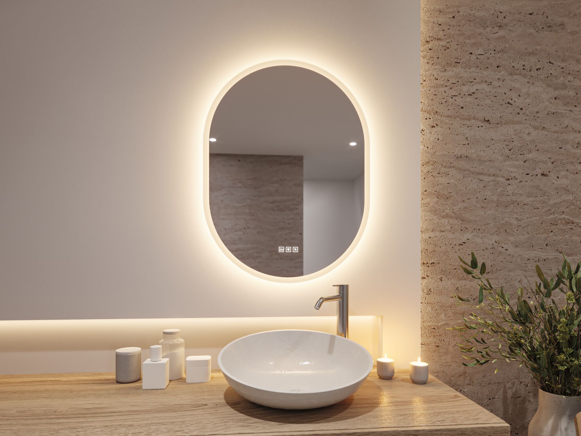 Ovale wandspiegel met warmwit LED-licht rondom boven houten wastafel met witte keramische kom en kaarsen