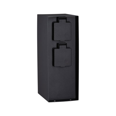 Prise extérieure noire avec deux couvercles de protection en matériau robuste pour alimentation étanche.