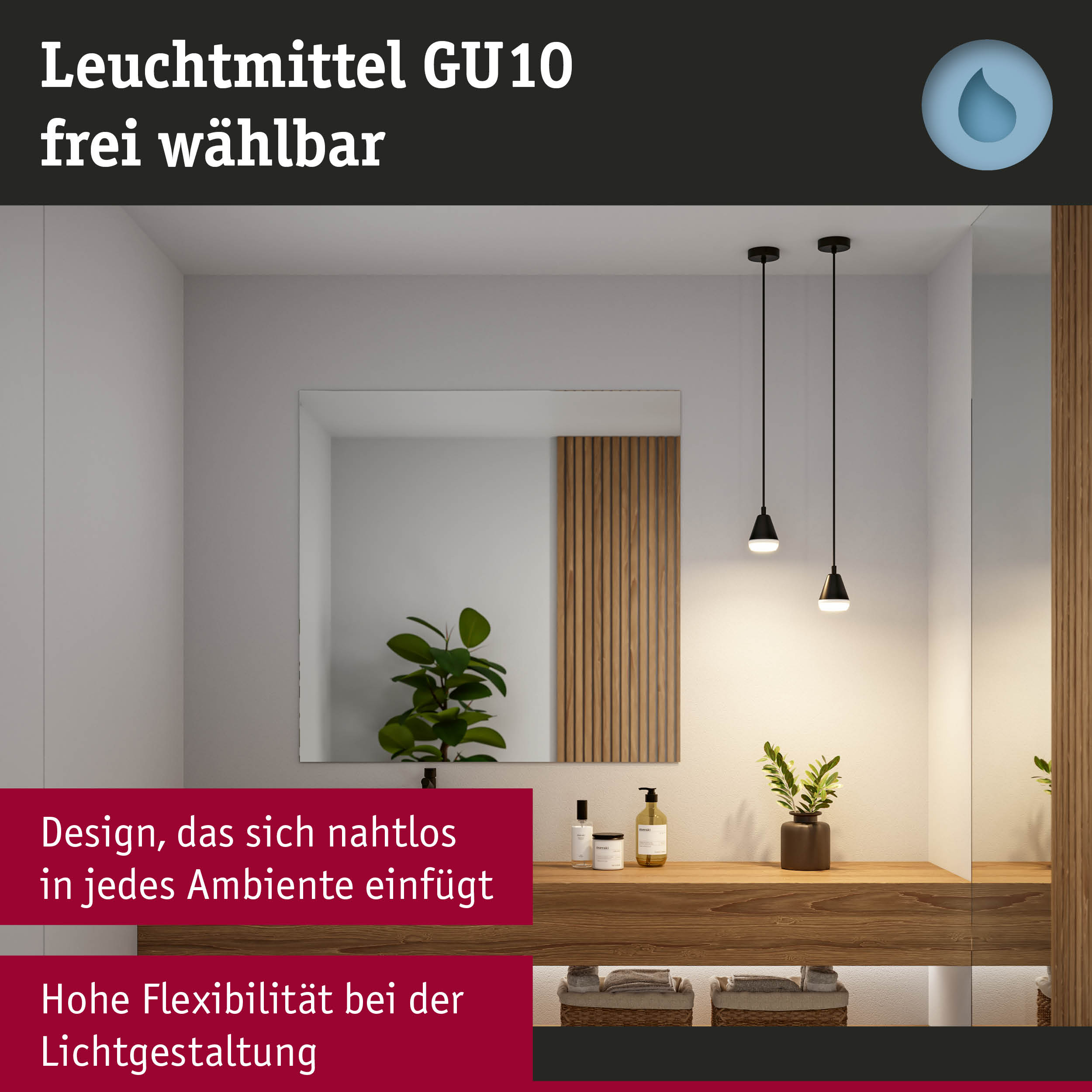 Modernes Badezimmer mit hängenden schwarzen LED-Pendelleuchten und Holzwaschtisch mit Spiegel