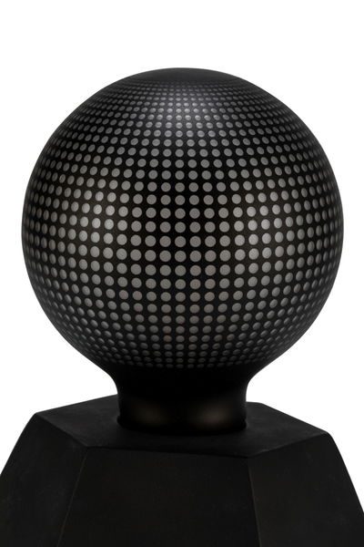 Zwarte metalen bol met gestippeld patroon op zeshoekige voet, moderne LED-decoratieve lamp