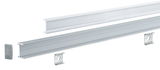 Zilverkleurig aluminium LED-profiel met transparante afdekking en montageclips voor LED-strips.