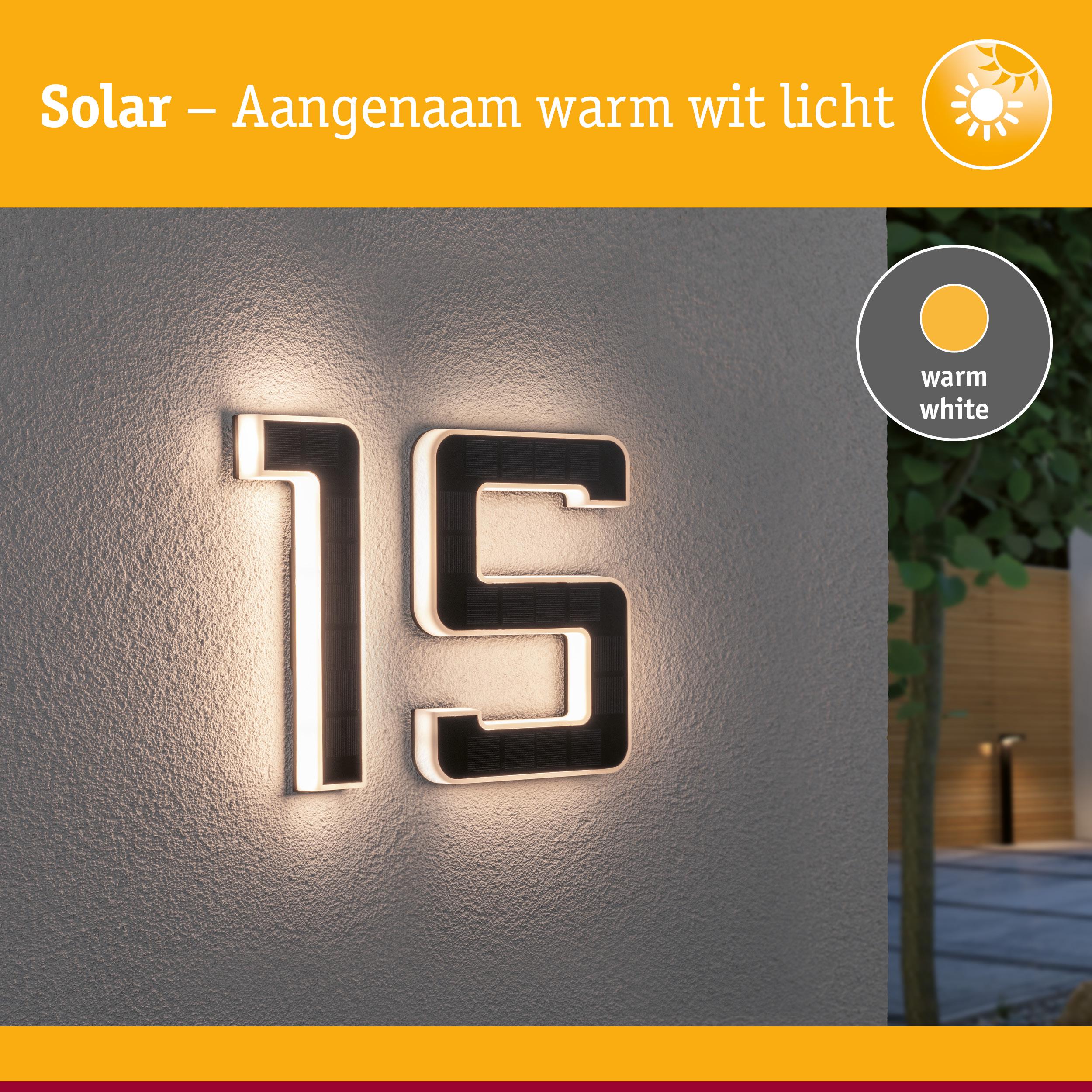 Zonne-energie huisnummer 15 met warm wit licht op grijze muur, moderne LED huisnummerverlichting