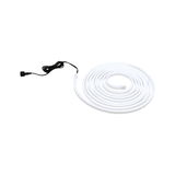 Witte flexibele LED-strip met zwarte aansluitkabel voor moderne verlichtingsoplossingen