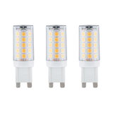Drei weiße LED-Lampen mit transparentem Gehäuse und warmweißen Leuchtdioden für energiesparende Beleuchtung