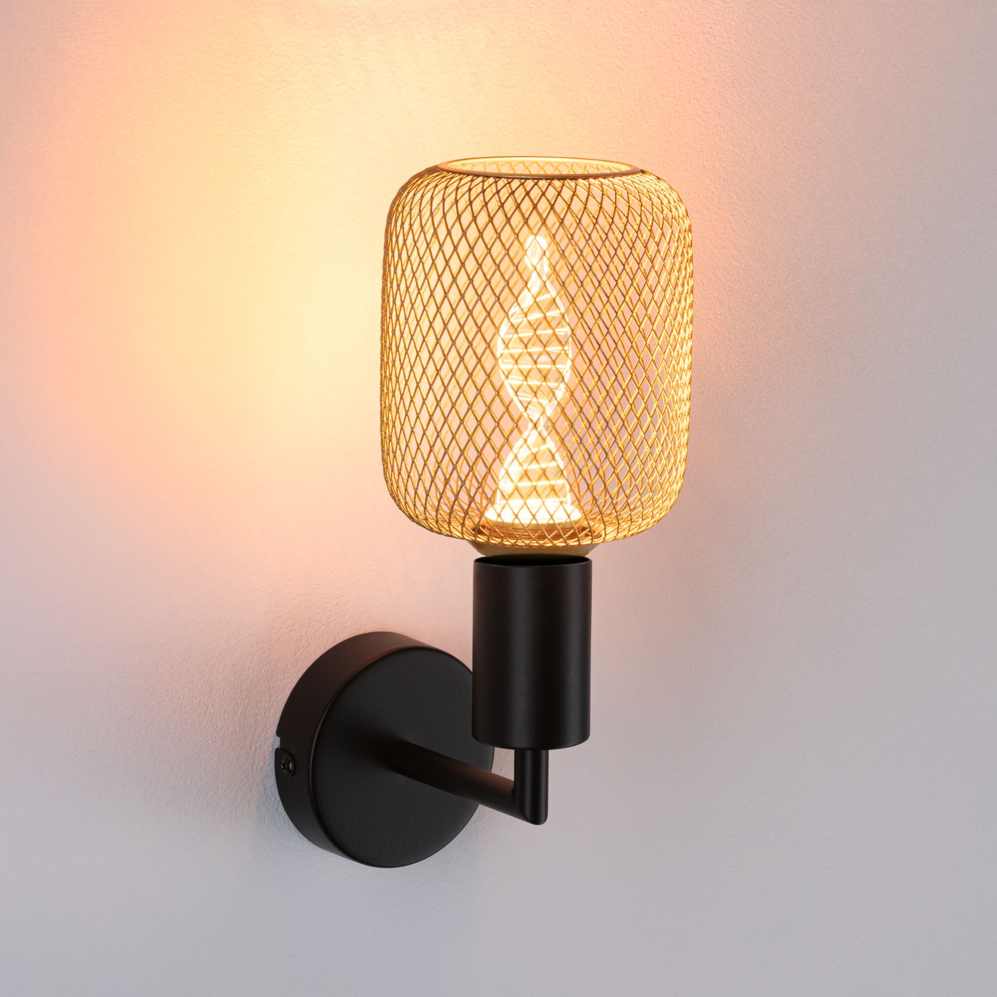 Applique murale noire avec grille métallique dorée et ampoule LED blanc chaud pour éclairage d'ambiance