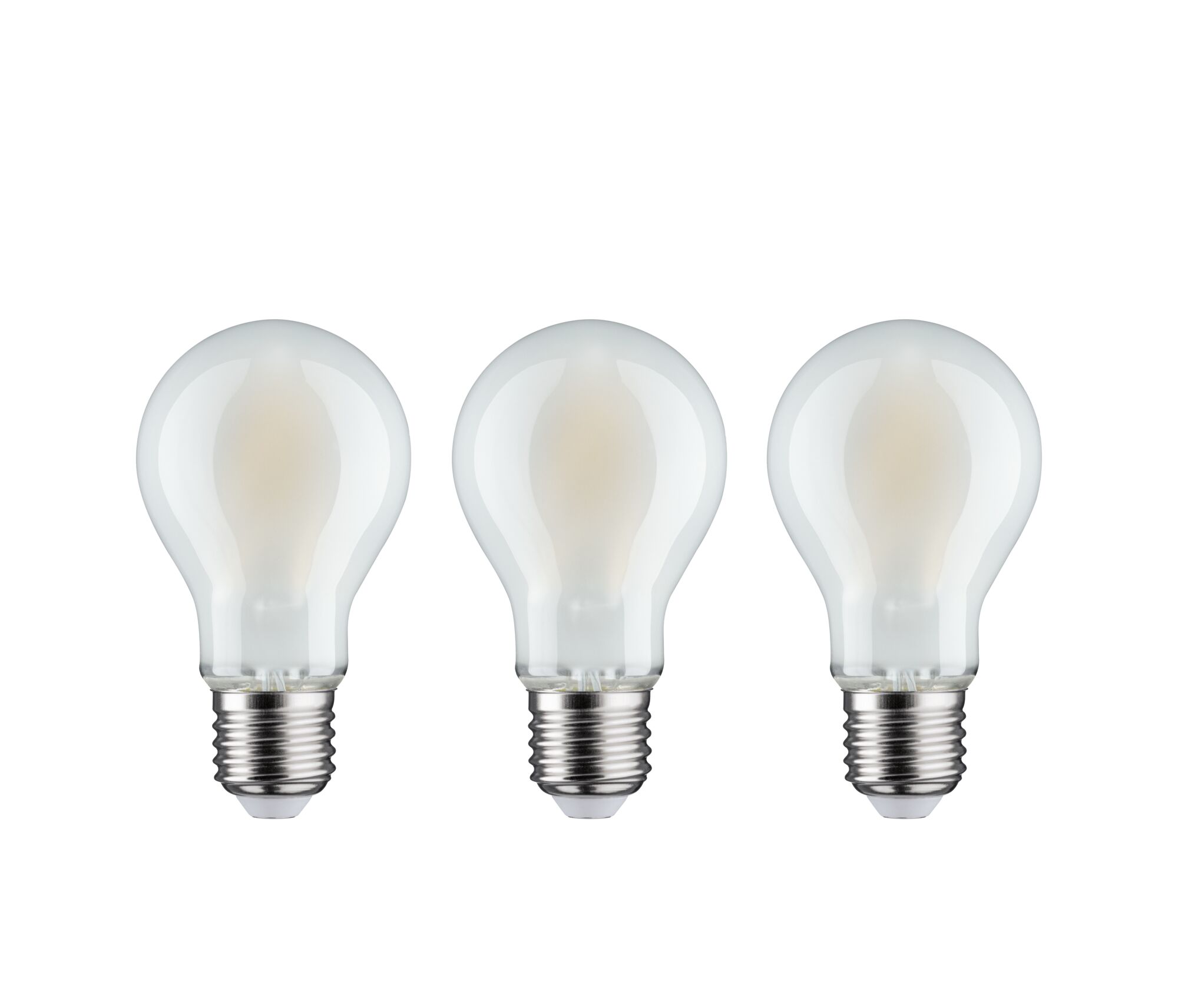 Drei klassische LED-Glühbirnen mit E27-Fassung und klarem Glas für energiesparende Beleuchtung