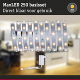 MaxLED 250 LED-strip in warm wit met adapter, direct klaar voor gebruik in woonverlichting