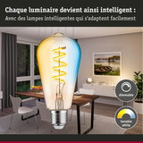 Ampoule LED dimmable avec lumière blanche réglable dans une salle à manger moderne avec meubles en bois et blanc