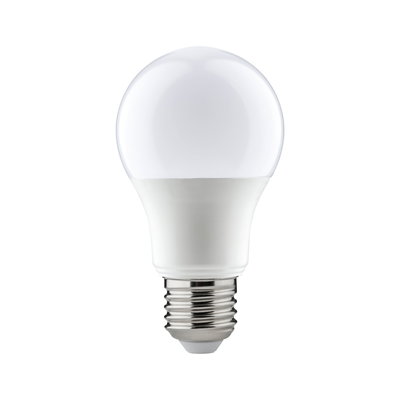 Hvid LED-pære med E27-fatning i plastik og metal til energibesparende belysning