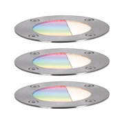 Drei runde Edelstahl-Einbauleuchten mit farbigem Glas und weißem Licht für Außenbeleuchtung