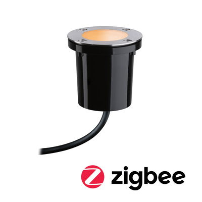Compacte zwarte kunststof LED-inbouwspot met roestvrijstalen ring en warm wit licht voor buitenverlichting