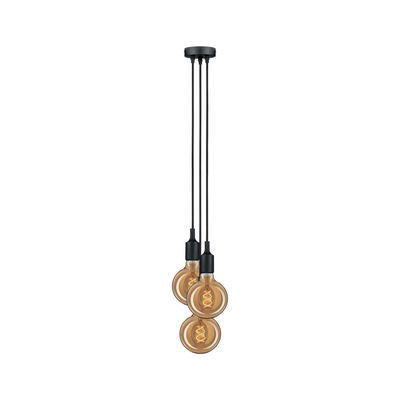 Moderne hanglamp met drie amberkleurige lampen en zwarte snoeren voor sfeervolle verlichting