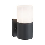 Moderne Wandlampe aus schwarzem Metall mit weißem Glas für stilvolle Innenbeleuchtung