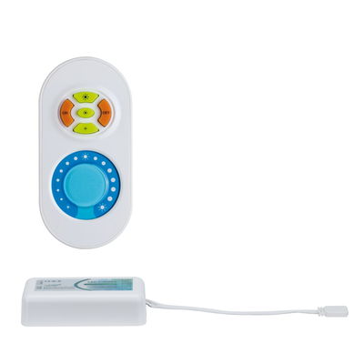 Weißer LED-Dimmer mit Fernbedienung und blauem Drehregler zur Lichtsteuerung im Innenbereich