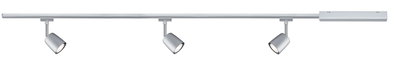 Drie zilverkleurige metalen LED-spotjes aan smalle rail voor moderne binnenverlichting