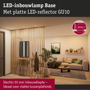 LED-inbouwlamp Base met platte LED-reflector GU10 in moderne woonkamer met houten decor