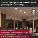 Éclairage LED encastré blanc neutre 4000K illuminant une salle à manger moderne avec grandes fenêtres