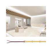 Intérieur moderne de boutique avec éclairage LED au plafond et lattes en bois aux tons neutres