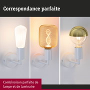 Trois appliques murales modernes avec bras en métal blanc et abat-jours variés en blanc, or et treillis métallique