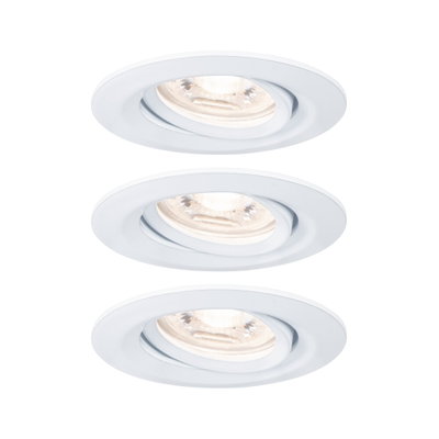 Trois spots encastrés blancs en métal avec tête orientable pour un éclairage LED flexible.