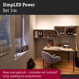 Gezellige werkplek met SimpLED Power 3m LED-strip voor warme indirecte wandverlichting