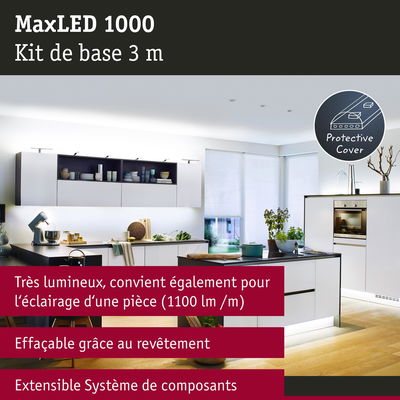 Cuisine blanche moderne avec système d’éclairage LED MaxLED 1000 pour une lumière vive et protection intégrée